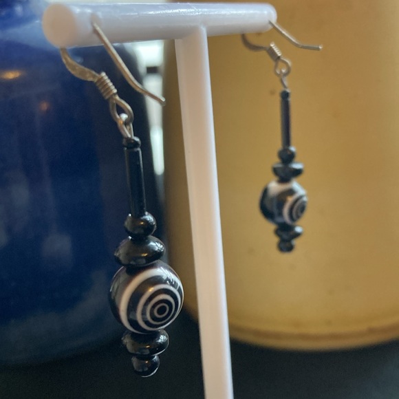 Vintage Handmade Black with White Spiral Earrings - Picture 2 of 10
